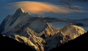 强强对抗：实力碰撞，胜负垂危，全场亢奋